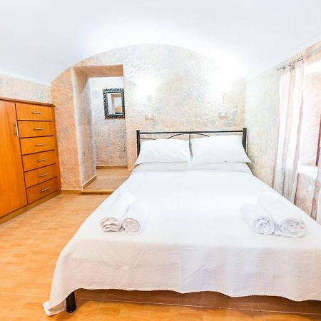 Eirini Apartment ซีมี ภายนอก รูปภาพ