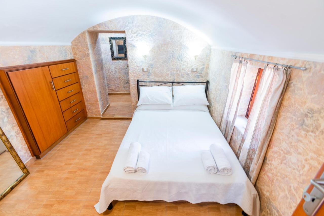 Eirini Apartment ซีมี ภายนอก รูปภาพ
