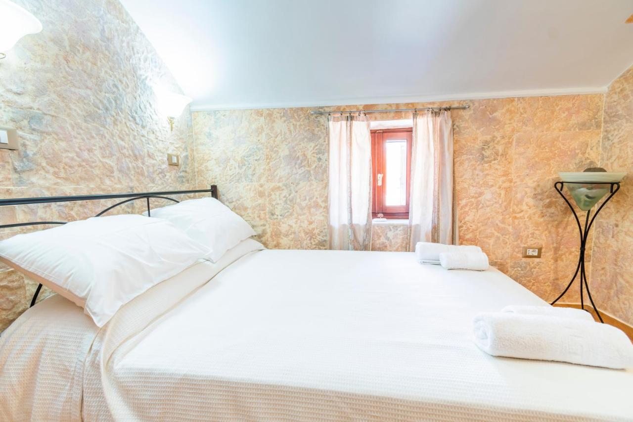 Eirini Apartment ซีมี ภายนอก รูปภาพ