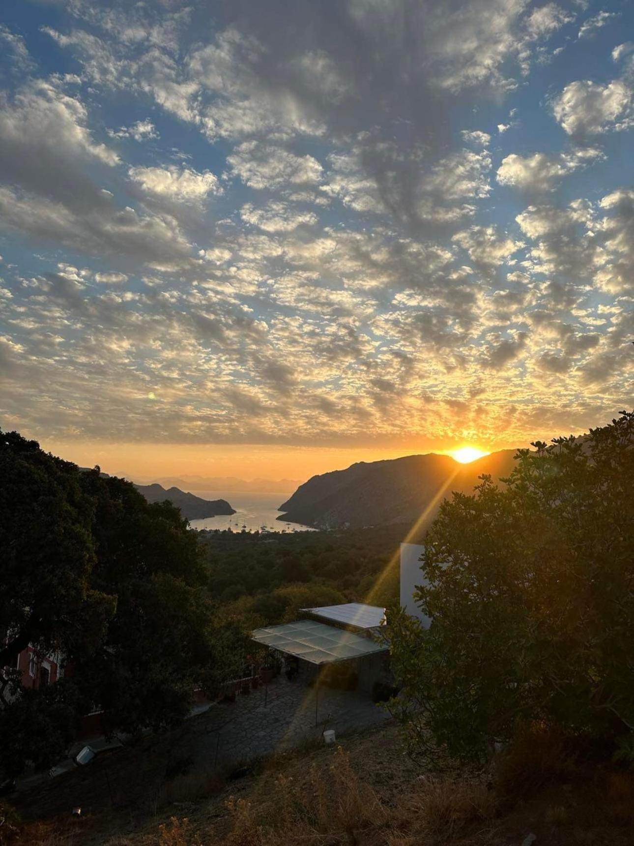Eirini Apartment ซีมี ภายนอก รูปภาพ